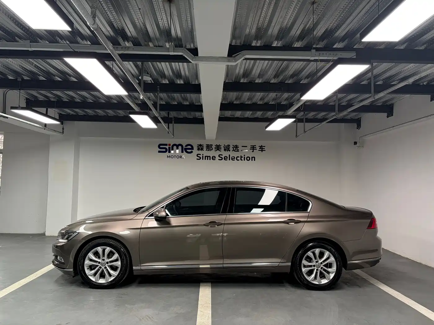 Volkswagen Magotan 2017 380TSI DSG Luxury фото 3