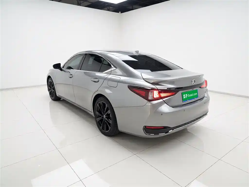 Lexus ES 2021 300h F SPORT фото 5
