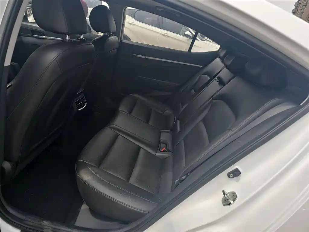 Hyundai Elantra 2019 1.5L CVT Smart Elite фото 17