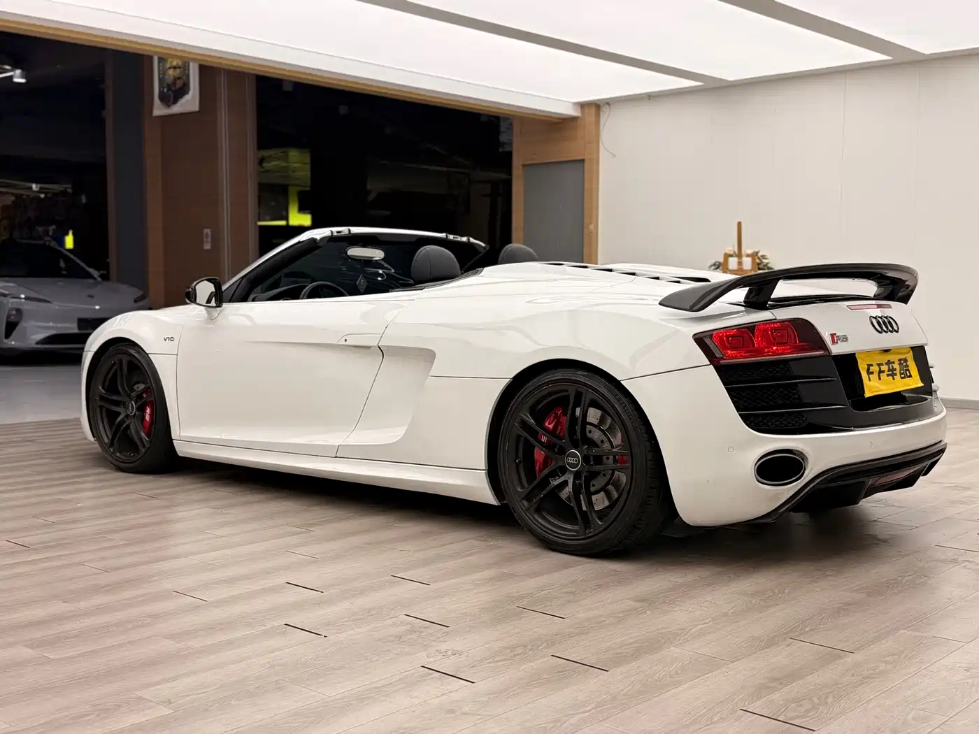 Audi R8 2011 Spyder 5.2 FSI quattro фото 10