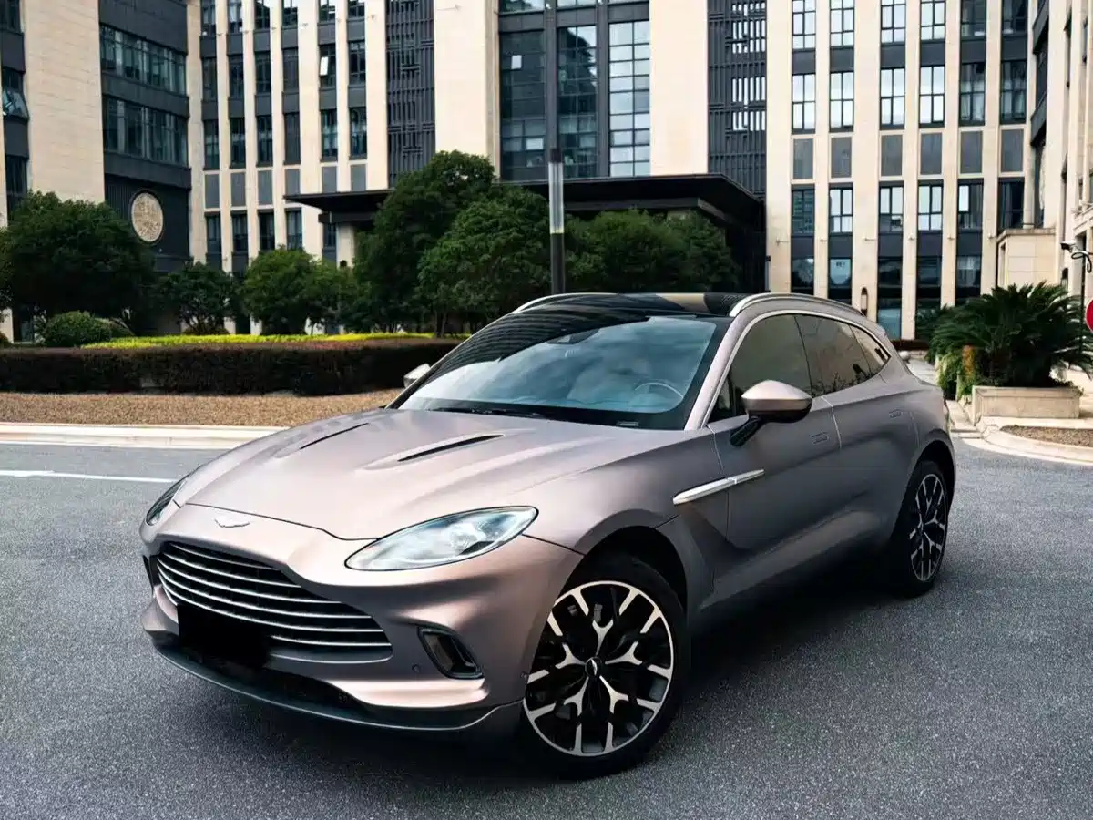 Фото 1 - Aston Martin DBX
