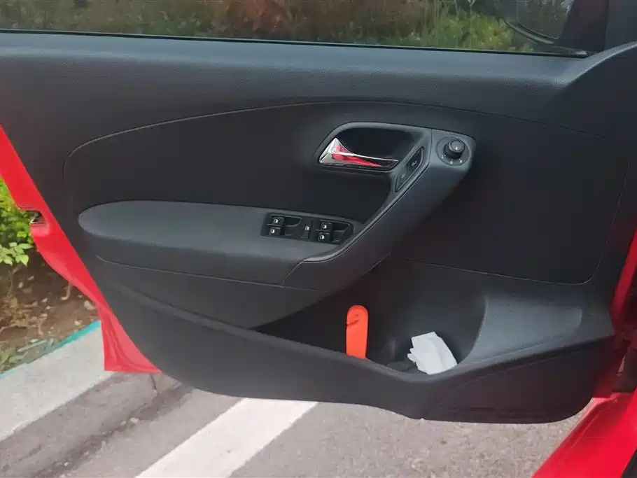 Volkswagen Polo 2016 1.4L Manual Trend фото 7