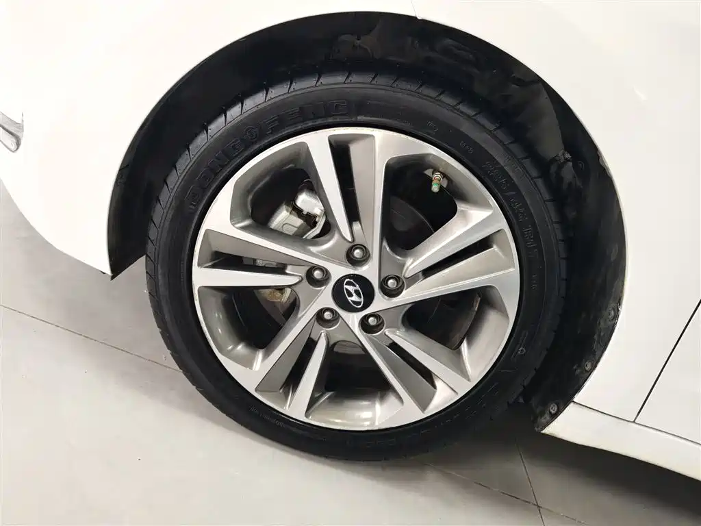 Hyundai Elantra 2016 Model 1.6L Automatic Smart Elite фото 23