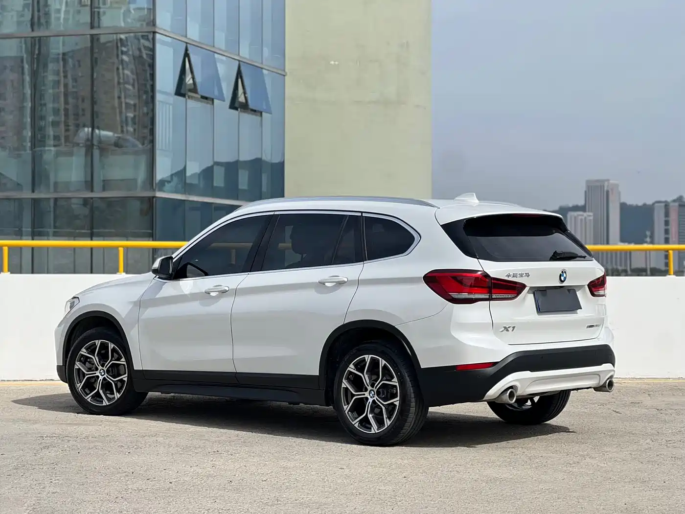 BMW X1 2022 sDrive25Li Leading фото 4