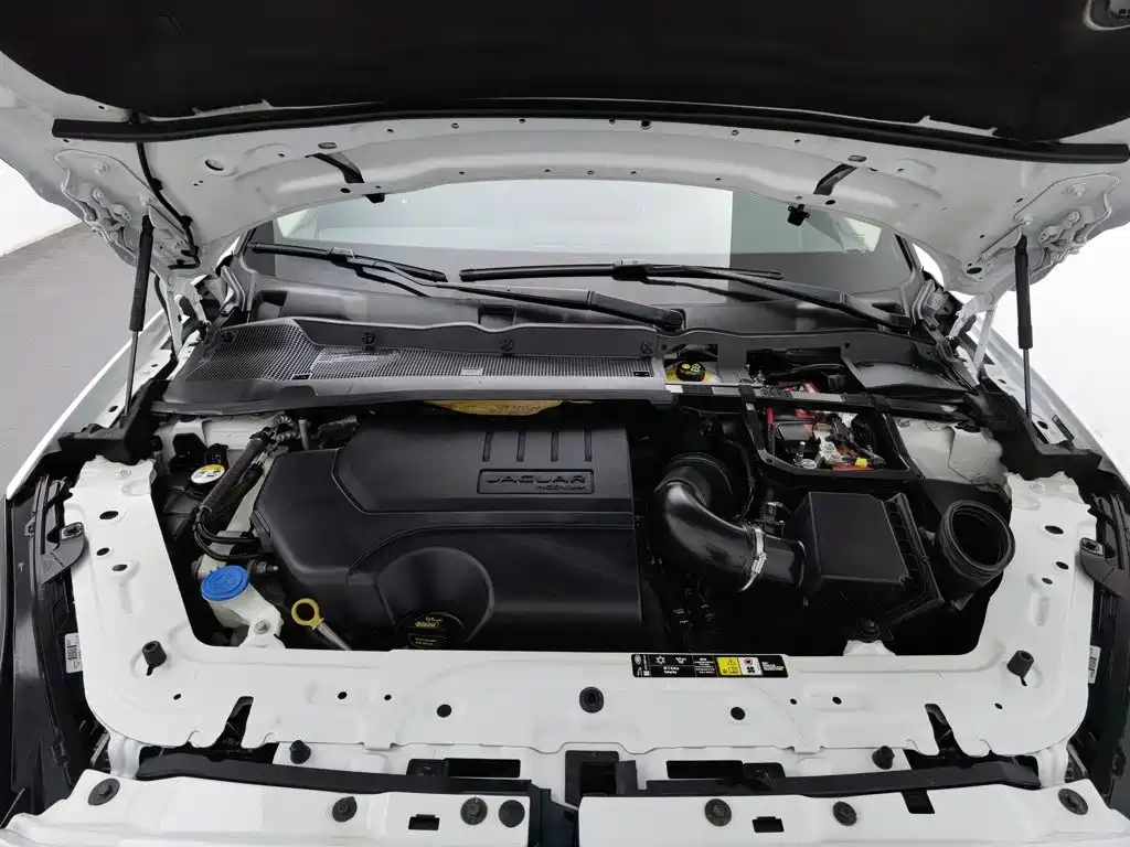 Фото 6 - Jaguar E-PACE