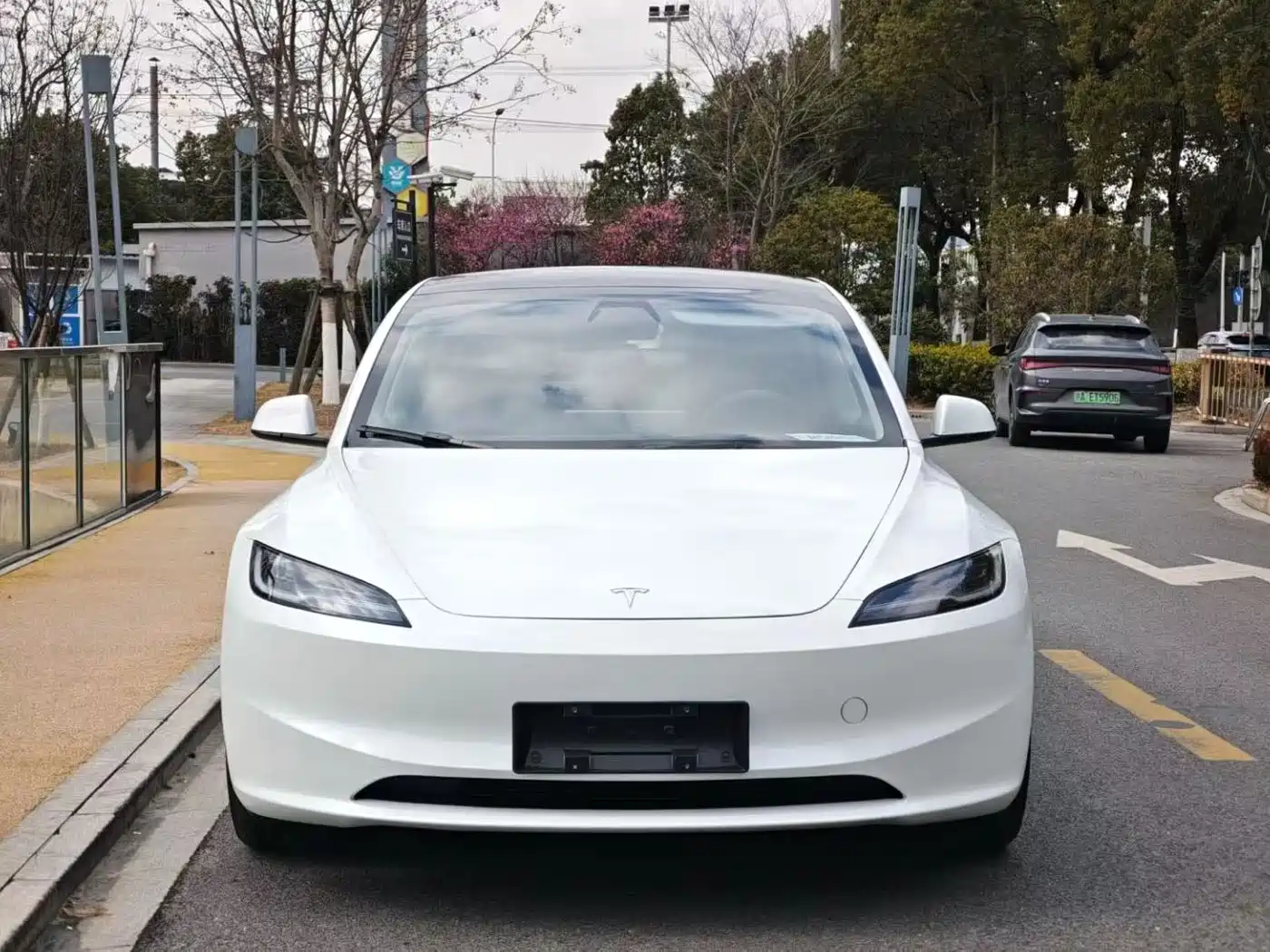 TESLA MODEL 3