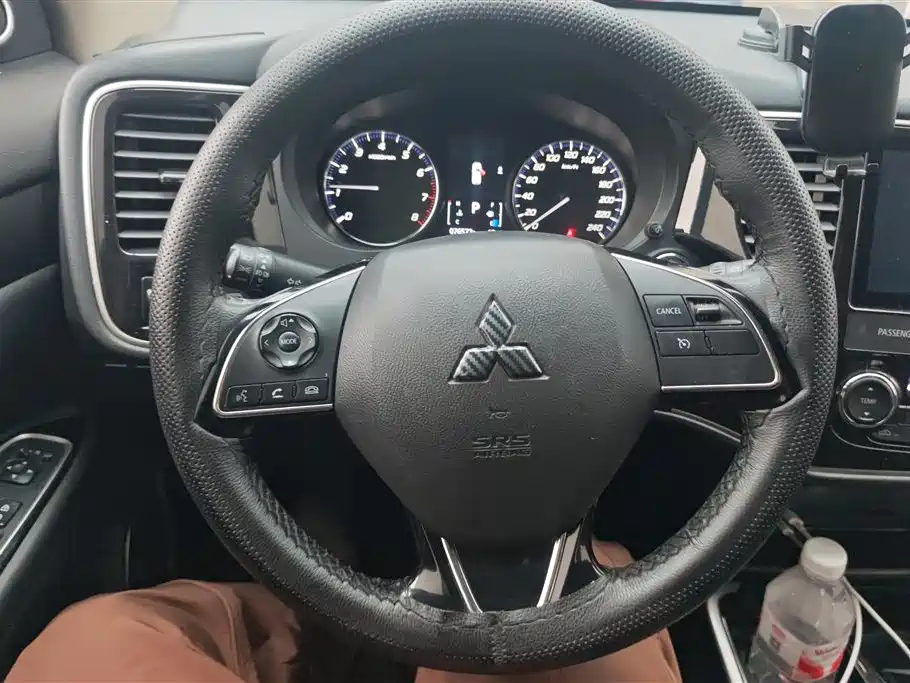 Mitsubishi Outlander 2020 2.0L 2WD Premium 5-seater фото 15