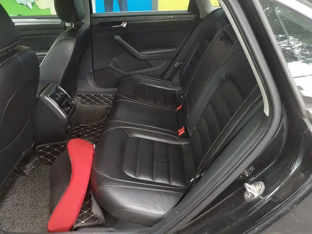 Volkswagen Passat 2017 330TSI DSG Prestige фото 15