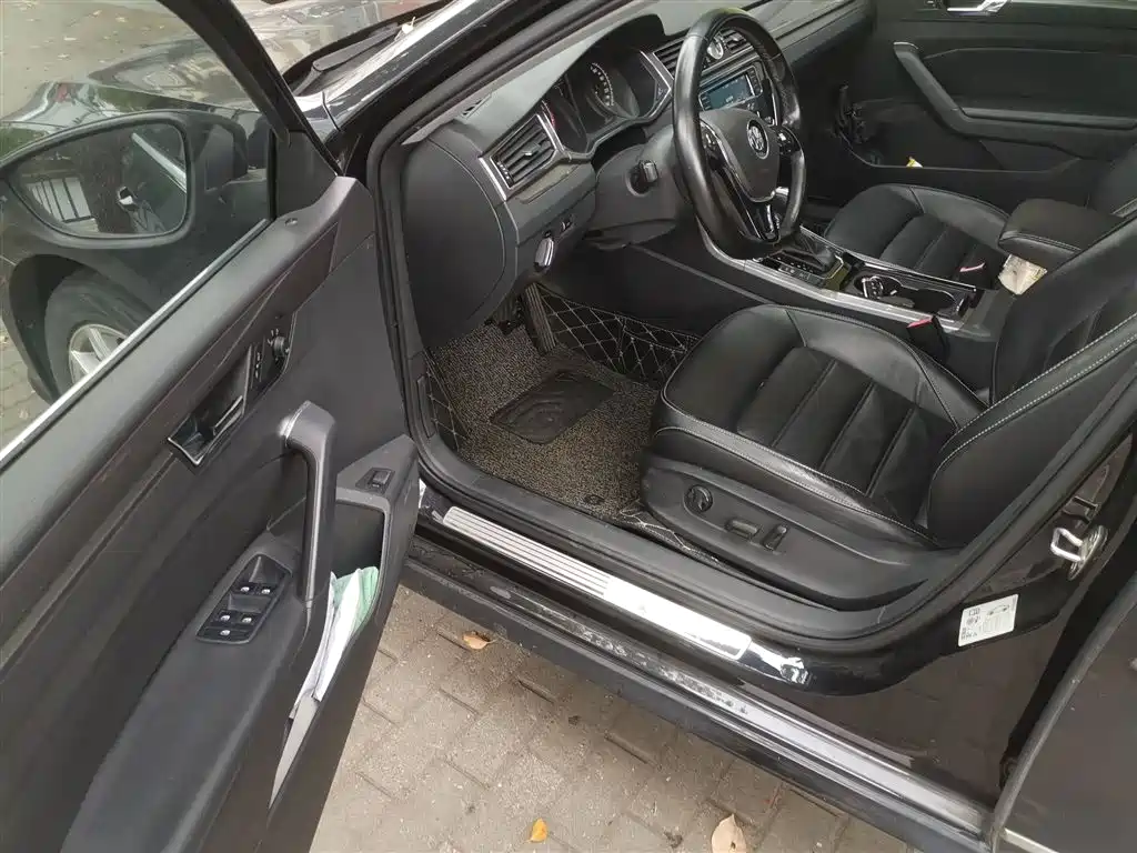 Volkswagen Passat 2017 330TSI DSG Prestige фото 14