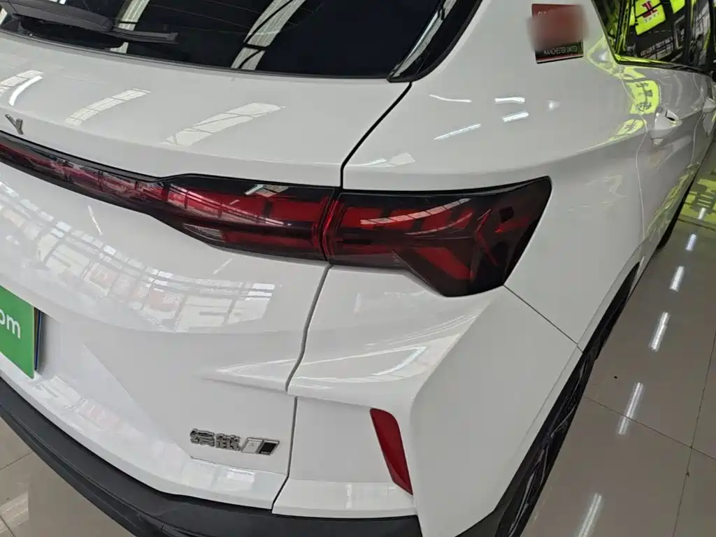 Фото 8 - Geely Coolray