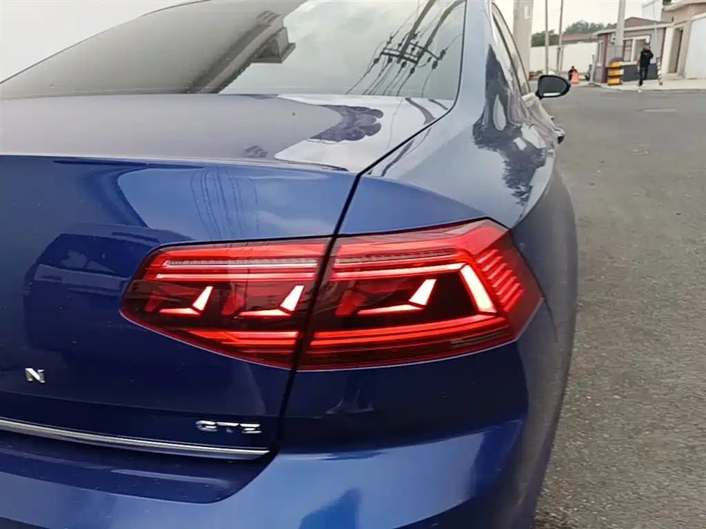VOLKSWAGEN MAGOTAN GTE PLUG-IN HYBRID