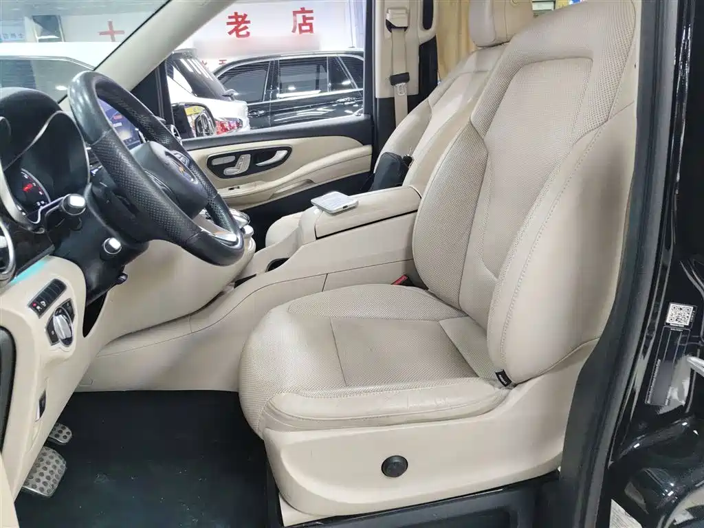 Mercedes-Benz V-Class 2018 V 260 L Premium Long Wheelbase Edition China VI фото 15