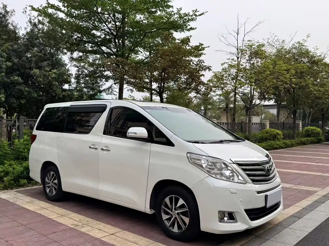 Toyota Alphard 2012 3.5L Premium Edition фото 3