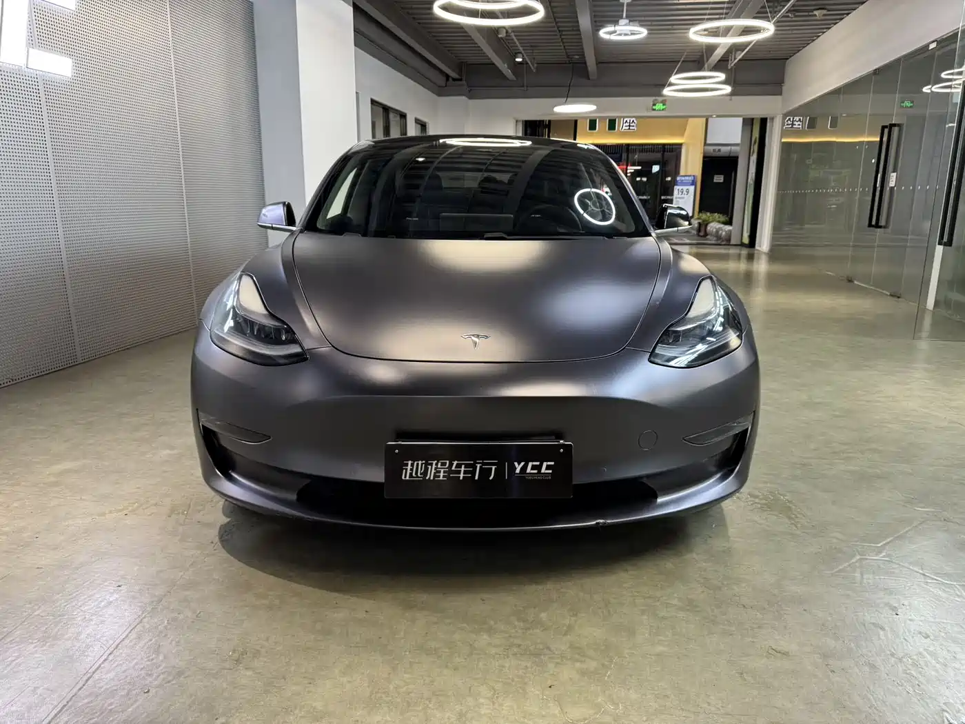 TESLA MODEL 3