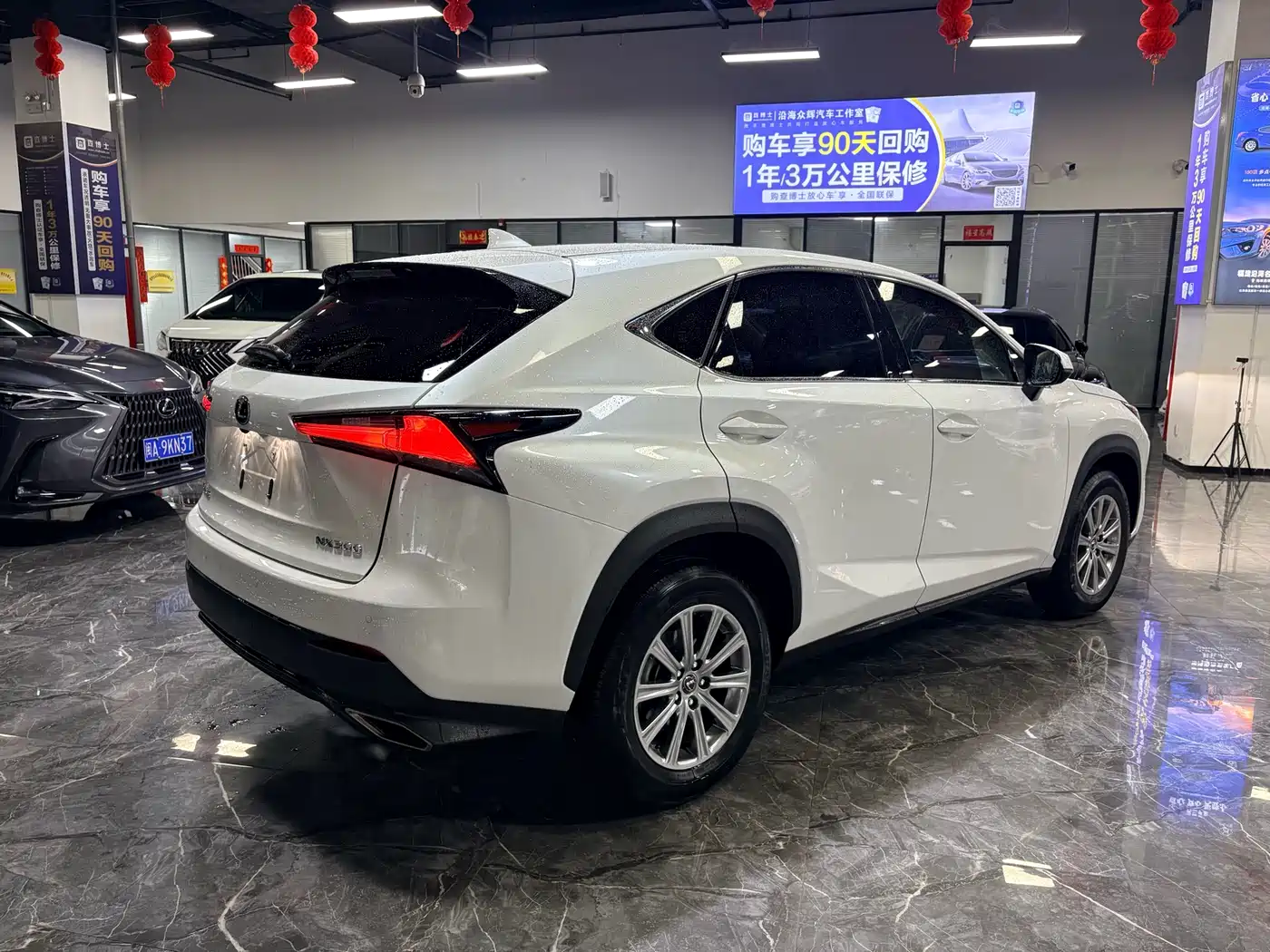 Lexus NX 2017 300 FWD Sharp Edition фото 4