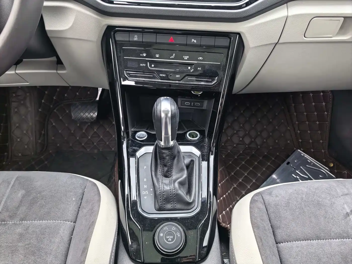 VOLKSWAGEN T ROC EXPLORING SONGS