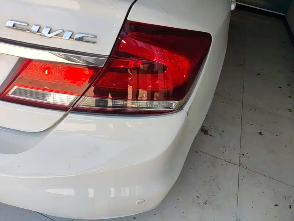 Фото 8 - Honda Civic