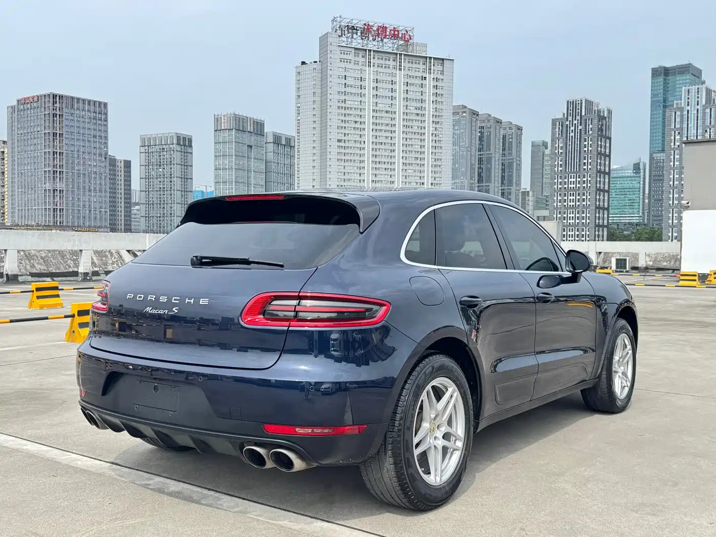 PORSCHE MACAN