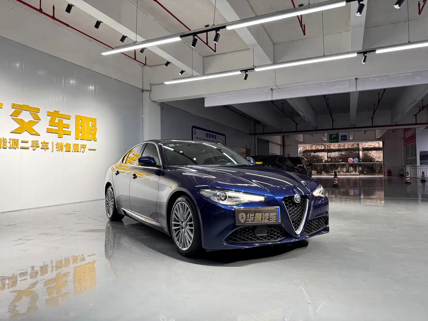 Alfa Romeo Giulia 2018 2017 2.0T 200HP Luxury Edition