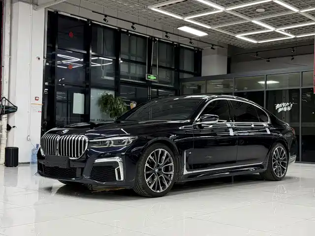 BMW 7 Рестайлинг, 740Li, Лидер, M Спорт-пакет
