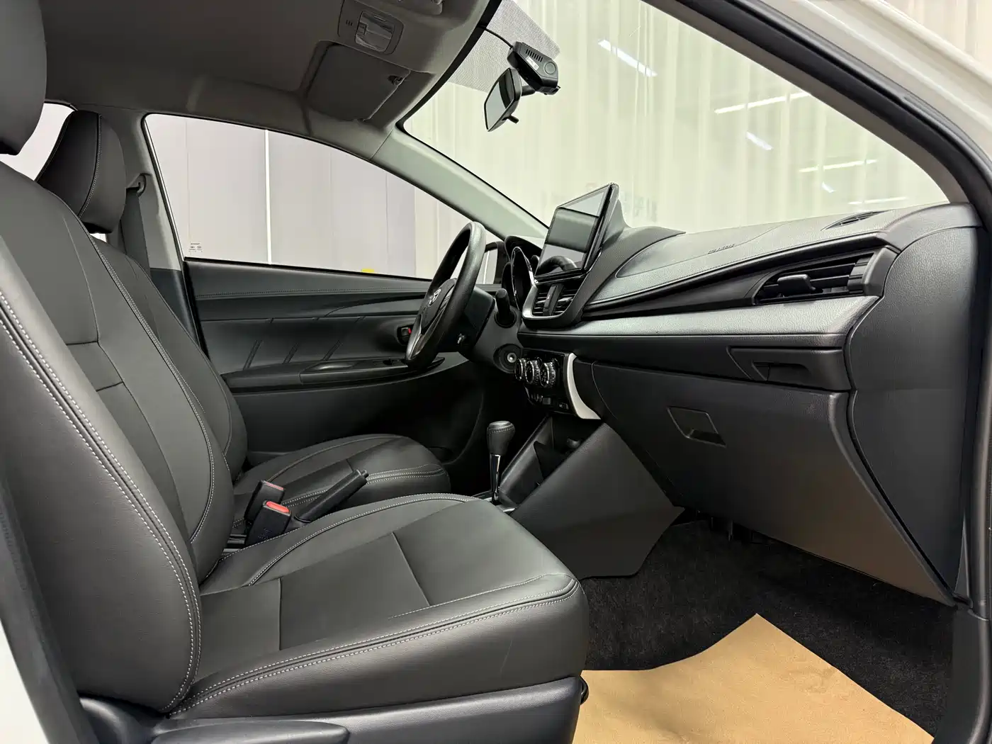 Toyota YARiS L Zhi Xiang 2022 1.5L CVT Leading PLUS Edition фото 8