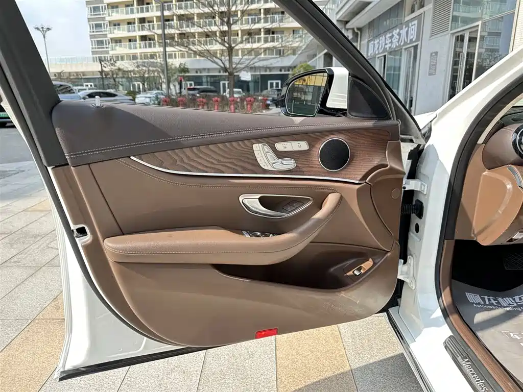 Mercedes-Benz E-Class 2023 E 300 L Fashion фото 21