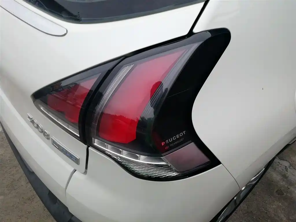 Peugeot 3008 2016 1.6THP Automatic Standard Edition фото 8