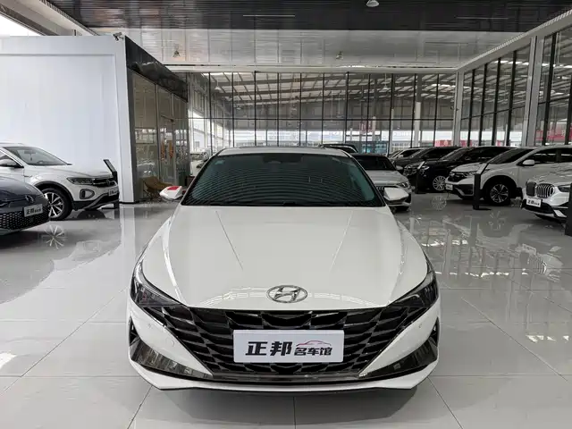 Hyundai Elantra 2022 1.5L CVT LUX Premium Edition — фото 2