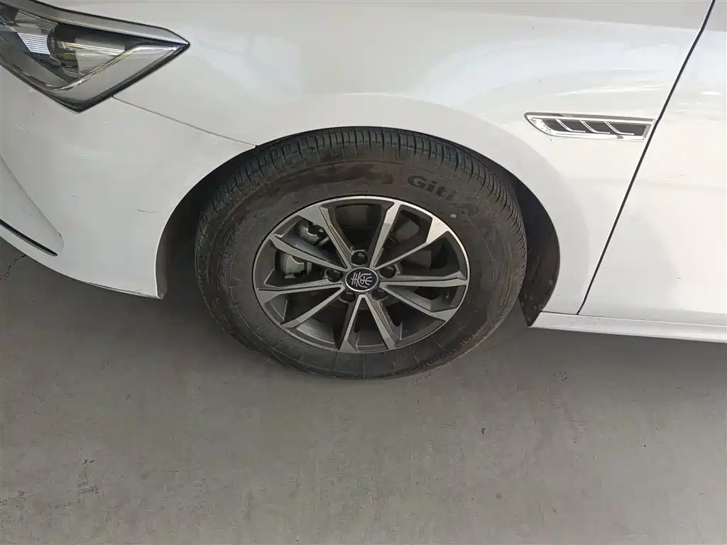 BYD Qin PLUS 2024 Glory Edition DM-i 55KM Leading фото 22