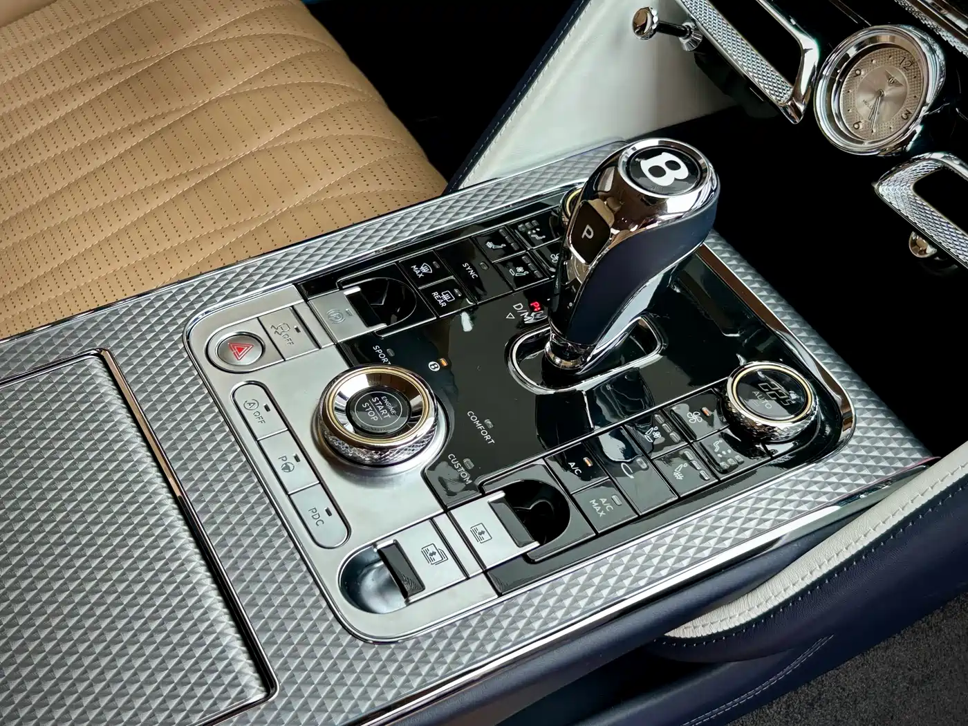 Bentley Flying Spur 2024 4.0T V8 Mulliner фото 4
