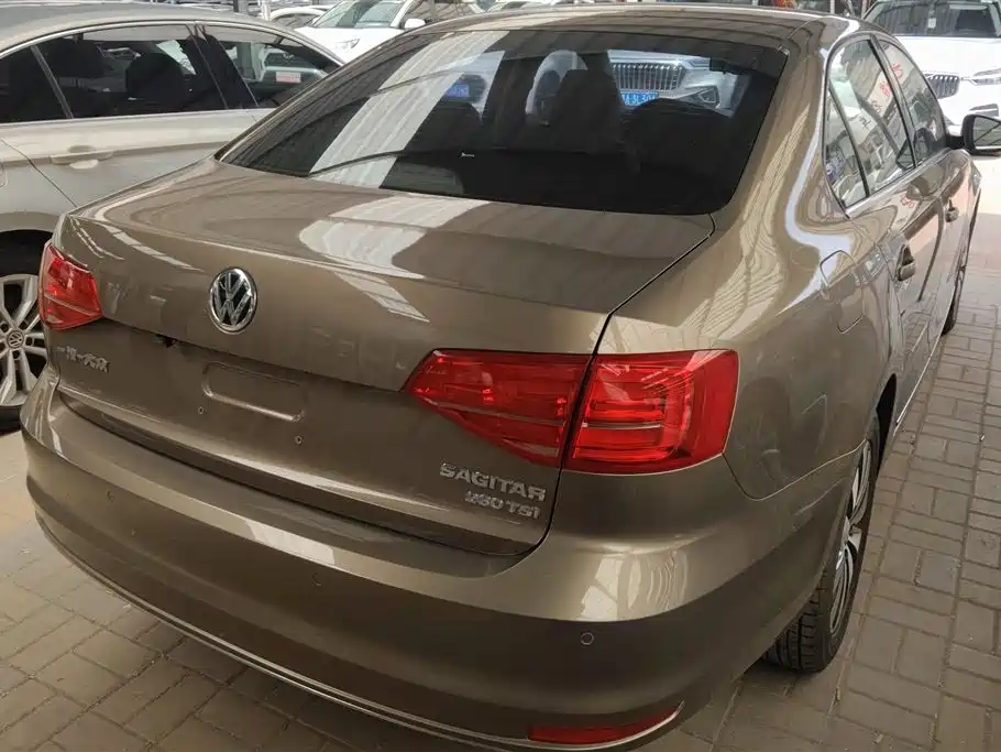 Volkswagen Sagitar 2015 230TSI Automatic Luxury фото 3