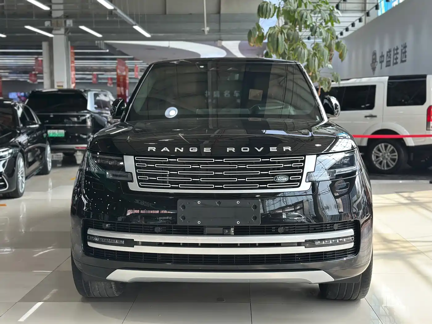 Land Rover Range Rover 2023 3.0 L6 400PS Genesis Extended Version