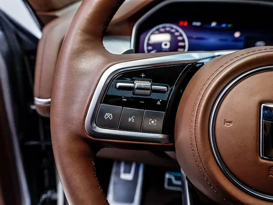 TANK TANK 700 NEW ENERGY