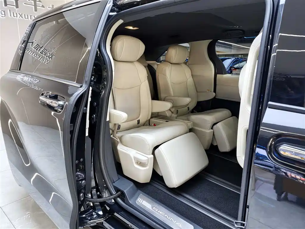 TOYOTA SIENNA