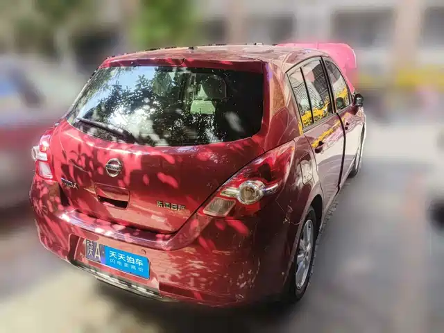 Nissan Tiida 2008 1.6L Manual Fashion — фото 2