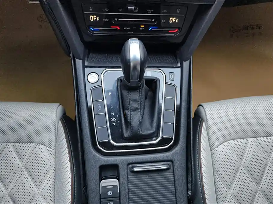 Volkswagen Magotan 2023 Model 2 Million Commemorative Edition 330TSI DSG Luxury фото 16