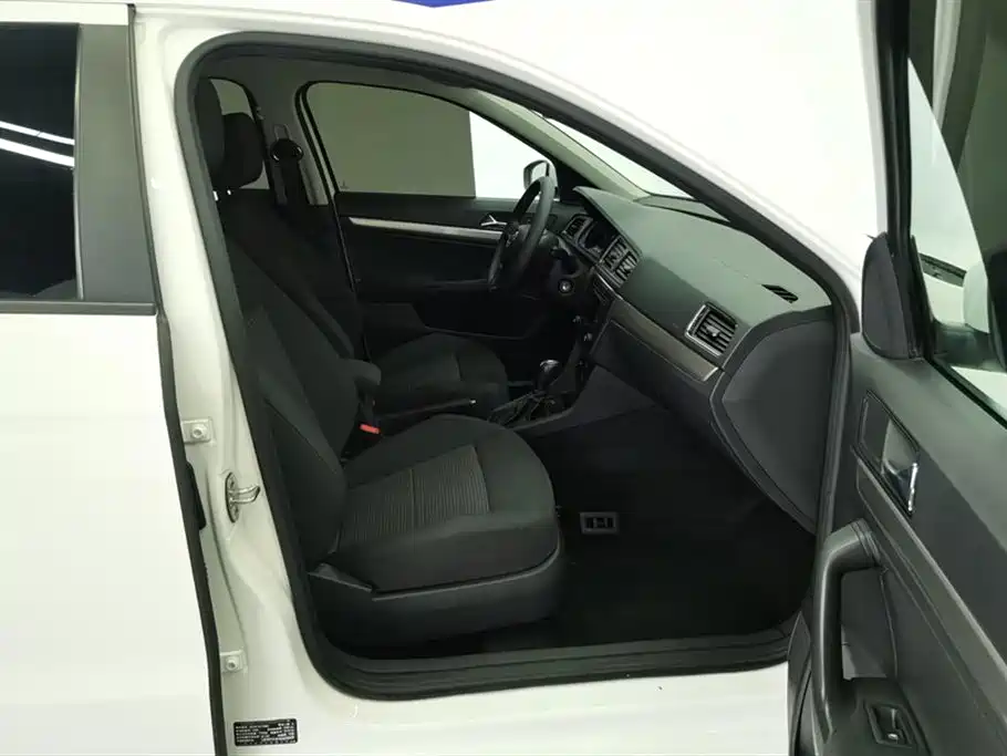 Volkswagen Lavida 2017 1.6L Automatic Trend Edition фото 8