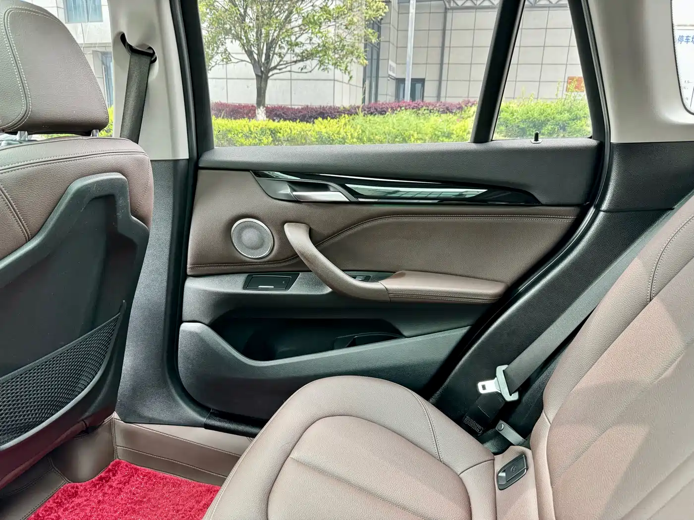BMW X1 2022 sDrive25Li Leading фото 9