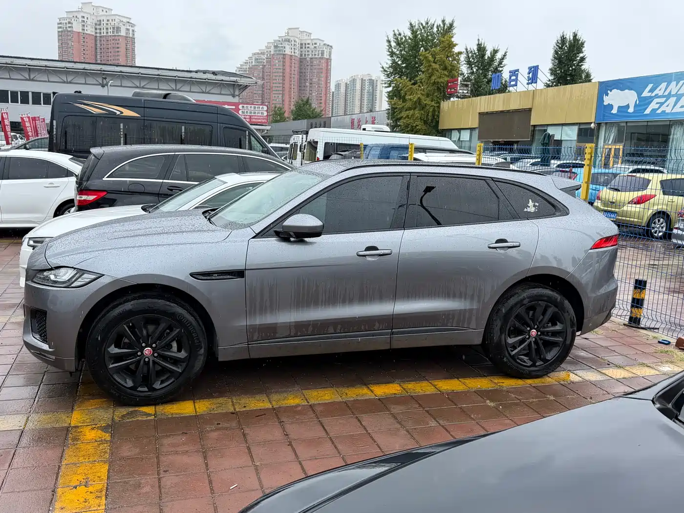 Photo 2 - Jaguar F-PACE