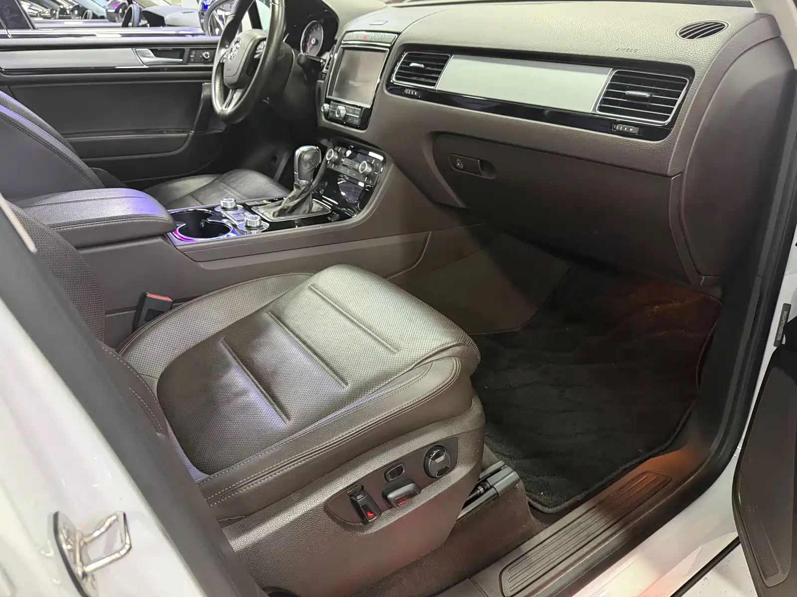 Фото 5 - Volkswagen Touareg