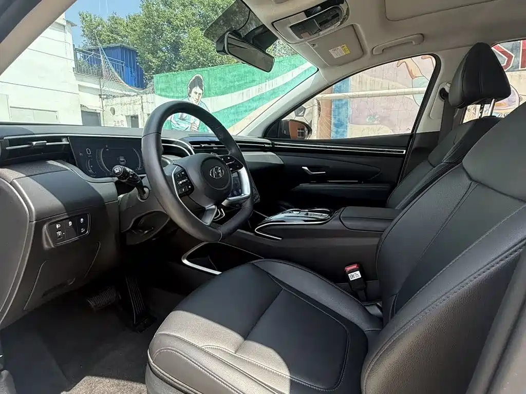 Hyundai Tucson 2023 Tucson L 1.5T Automatic 2WD LUX Premium Edition фото 4