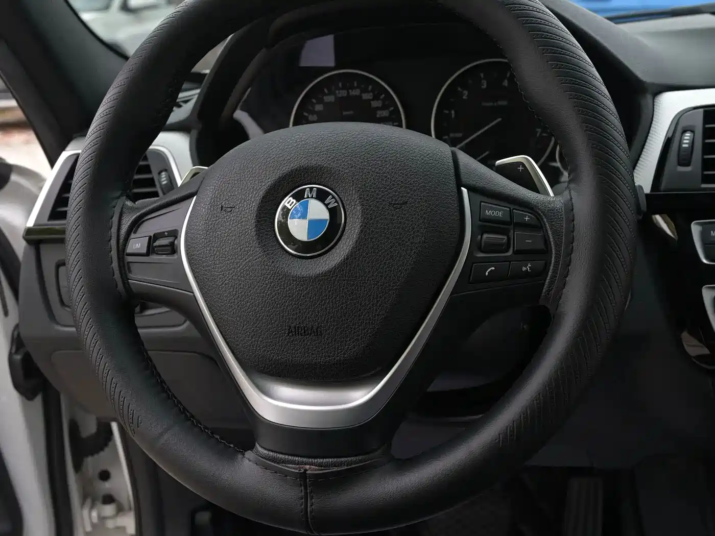 BMW 3 Series 2017 320i M Sport фото 11