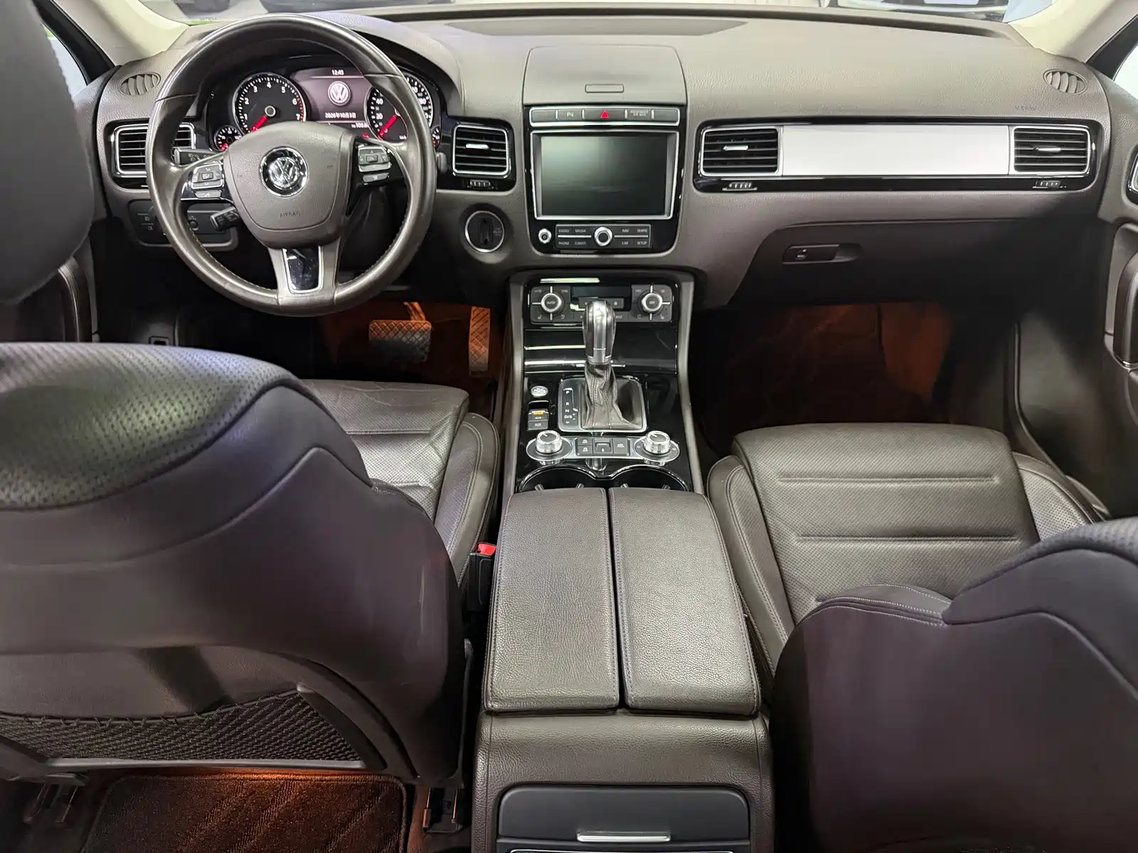 Фото 8 - Volkswagen Touareg