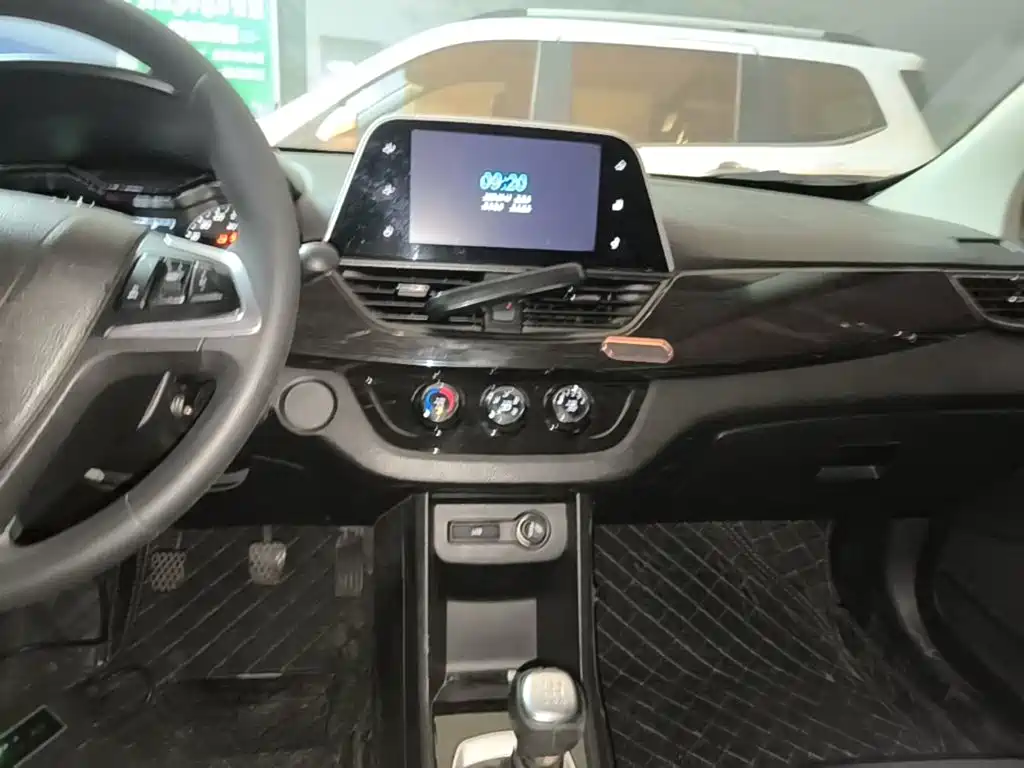 Baojun 310 2017 2017 1.5L Manual Luxury