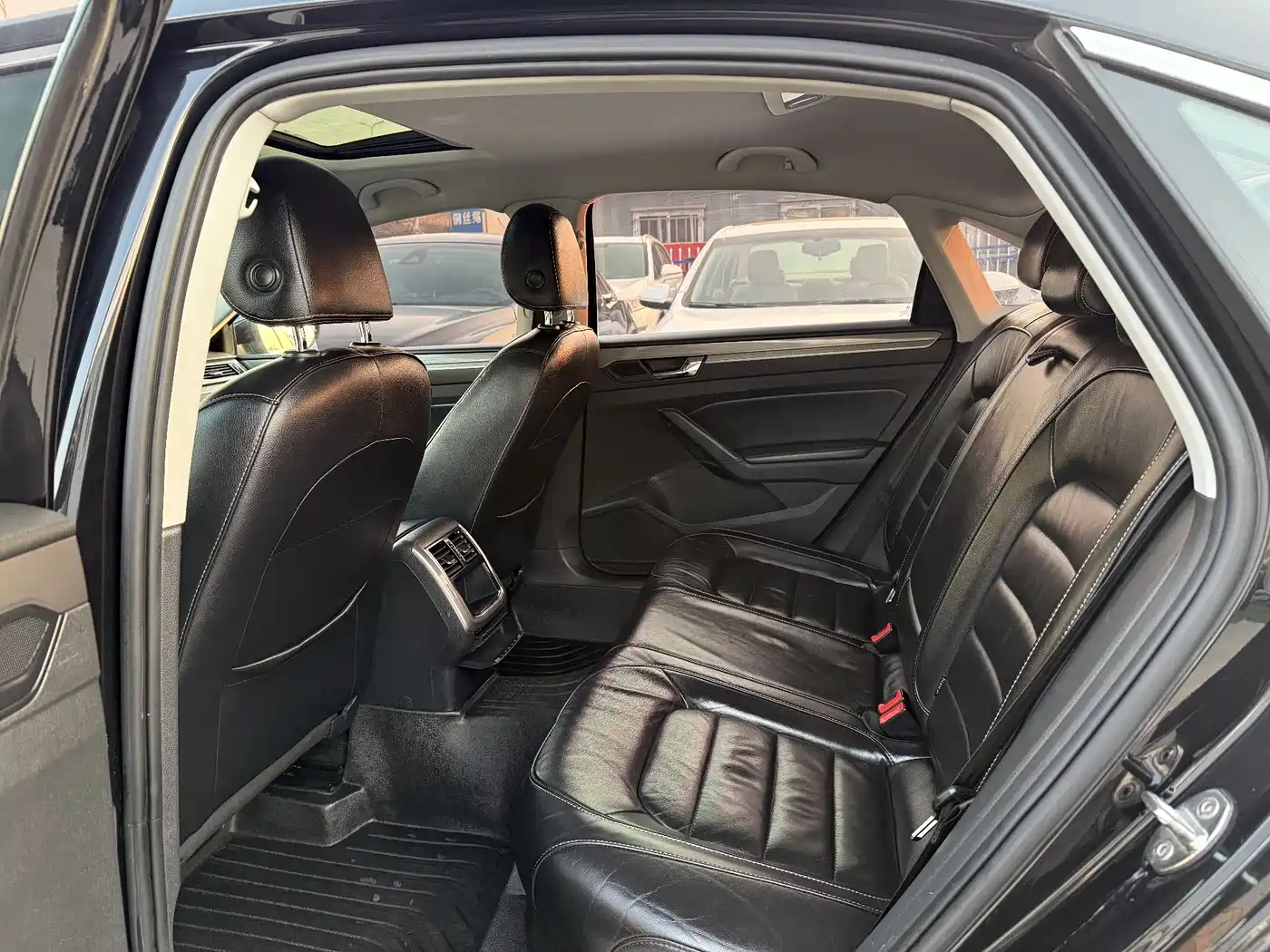 Volkswagen Passat 2016 280TSI DSG Honor Edition фото 7