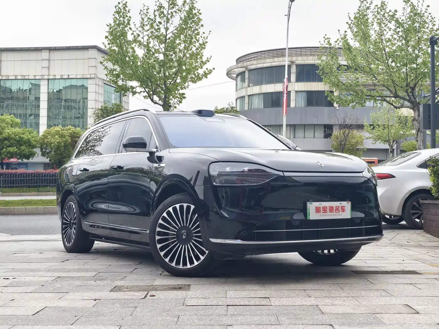 AITO Wenjie AITO M9 2024 Extended Range Ultra 42kWh 6-Seater фото 3