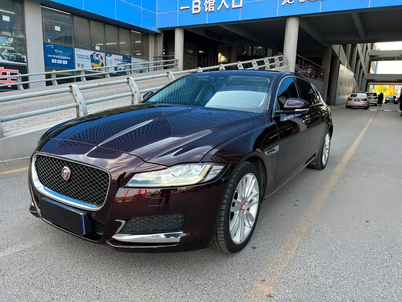 Photo 1 - Jaguar XFL