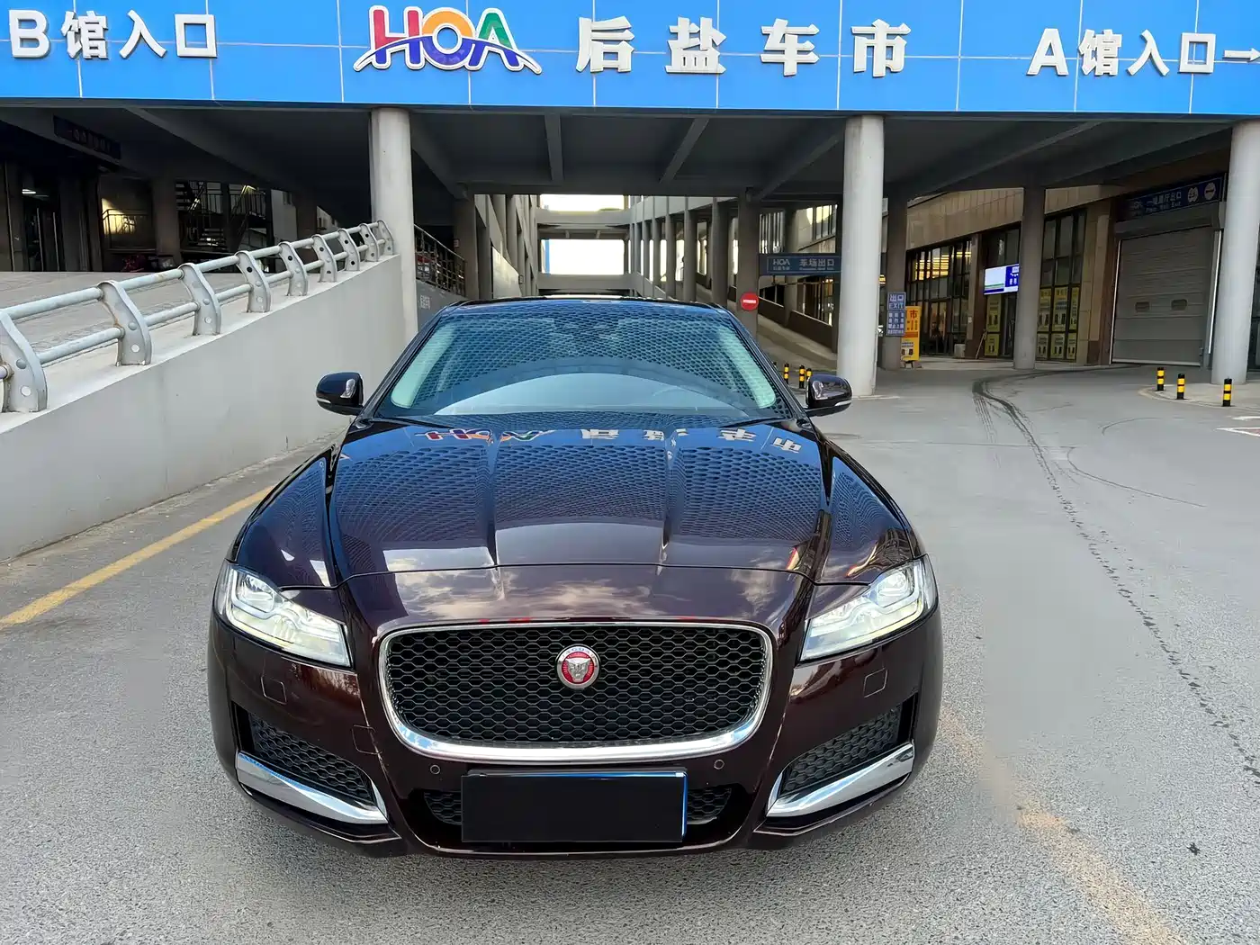 Photo 4 - Jaguar XFL