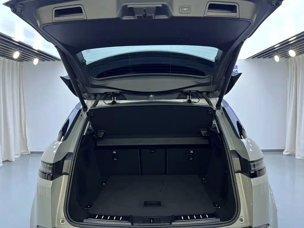 Land Rover Range Rover Evoque 2024 2024 Range Rover Evoque L 249PS Light Master Edition