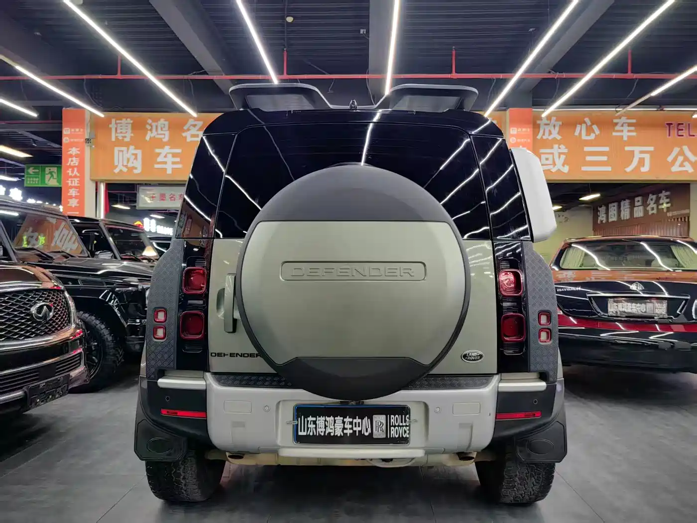 Land Rover Defender 2021 110 P400 Dark Special Edition фото 19